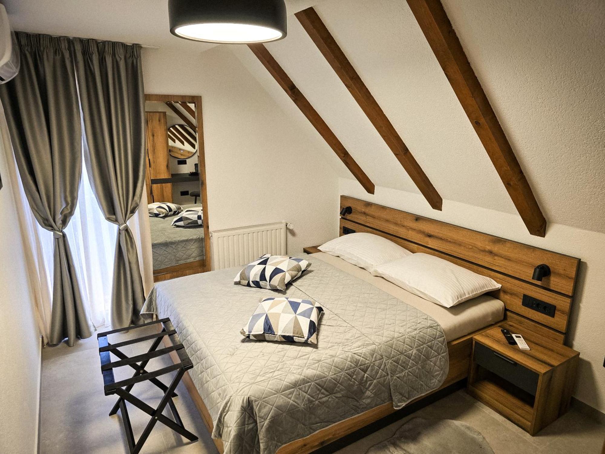 Villa Knezevic-Completely Renovated 2025 Plitvicka Jezera Luaran gambar